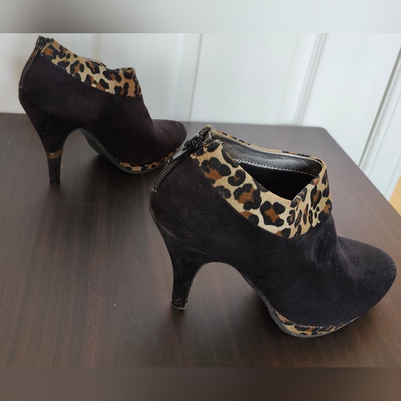 Henry Ferrera Booties - Picture 5 of 6